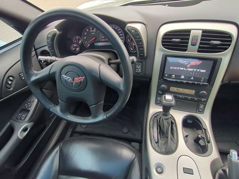 Used 2005 Chevrolet Corvette Coupe w/ Preferred Equipment Group RWD image 15