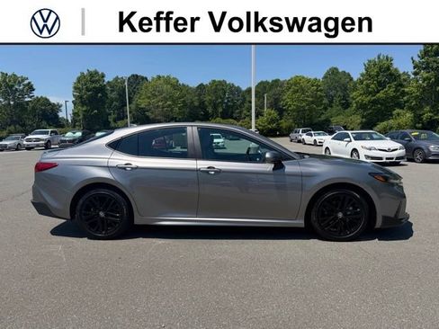 Used 2025 Toyota Camry SE FWD image 6