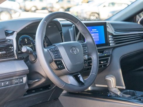 Used 2025 Toyota Camry SE w/ Convenience Package image 22