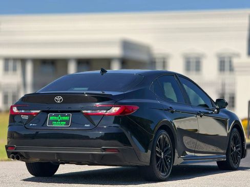 Used 2025 Toyota Camry SE w/ Convenience Package FWD image 11