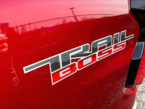 Used 2023 Chevrolet Colorado Trail Boss AWD/4WD image 11