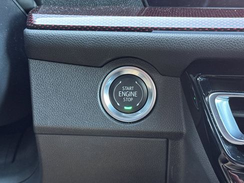 Used 2025 Chevrolet Traverse Z71 image 36