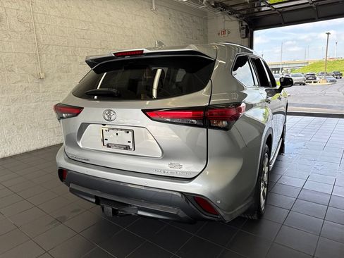 Used 2021 Toyota Highlander Limited AWD/4WD image 7