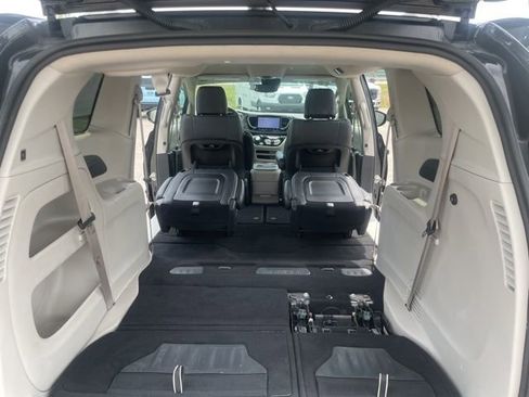 Used 2022 Chrysler Pacifica Touring-L FWD image 62