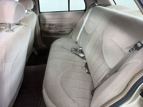 Used 1999 Ford Crown Victoria RWD image 13