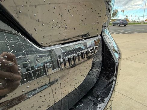 New 2025 Jeep Grand Cherokee Limited w/ Black Appearance Package image 12