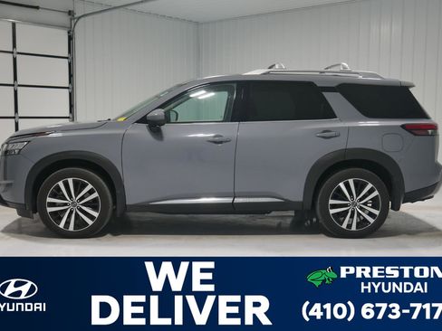 Used 2023 Nissan Pathfinder Platinum image 8