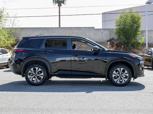 Used 2023 Nissan Rogue SV FWD image 3