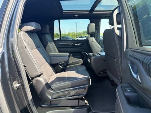Used 2024 GMC Yukon XL Denali AWD/4WD image 12