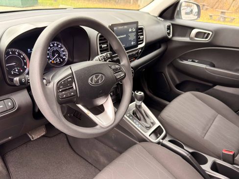 Used 2020 Hyundai Venue SE image 16