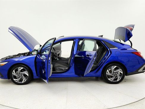 Used 2025 Hyundai Elantra SEL image 29