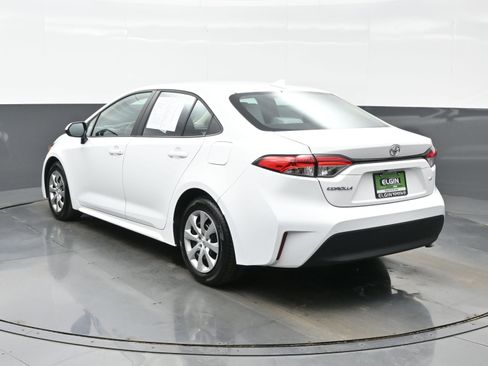 Used 2025 Toyota Corolla LE FWD image 5