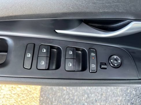 Used 2025 Hyundai Elantra SEL FWD image 12