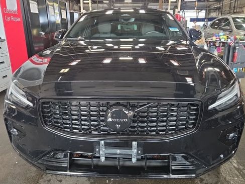 Used 2023 Volvo S60 B5 Plus w/ Climate Package AWD/4WD image 2