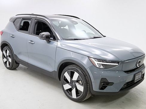 Certified 2023 Volvo XC40 Recharge Ultimate image 4