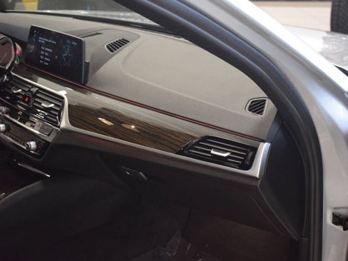 Used 2018 BMW 530i xDrive AWD/4WD image 42