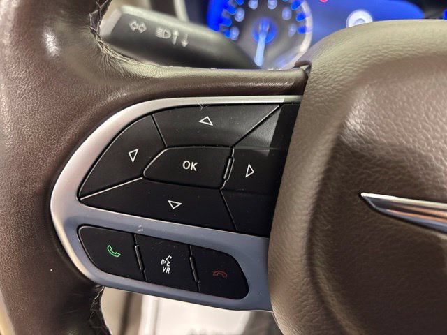 Used 2020 Chrysler Pacifica Touring-L w/ Advanced Safetytec Group FWD image 26