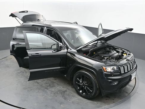 Used 2019 Jeep Grand Cherokee Altitude image 38