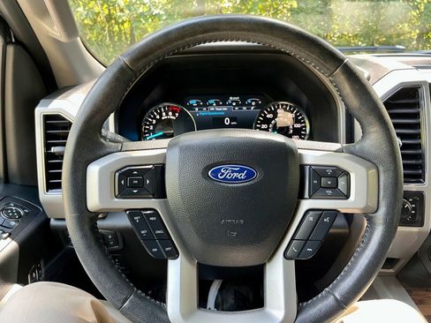 Used 2019 Ford F150 Lariat image 19