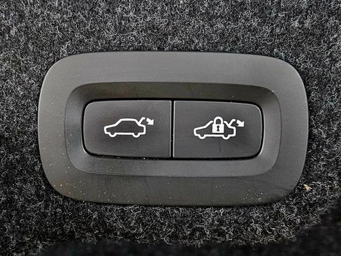 Used 2017 Volvo S90 T6 Momentum w/ Climate Package image 35