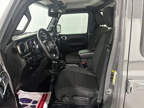 Used 2021 Jeep Gladiator Willys image 16