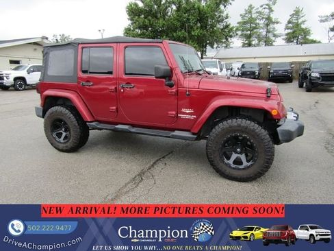 Used 2013 Jeep Wrangler Unlimited Sahara w/ Connectivity Group AWD/4WD image 3