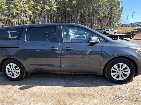 Used 2017 Kia Sedona LX FWD image 7