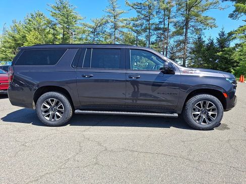 Certified 2023 Chevrolet Suburban Z71 w/ Luxury Package AWD/4WD image 7