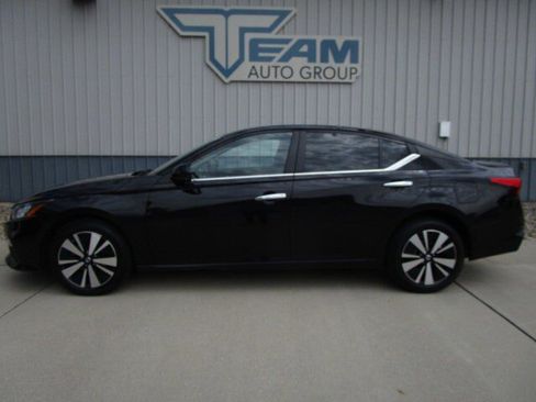 Used 2022 Nissan Altima 2.5 SV w/ SV Premium Package image 4