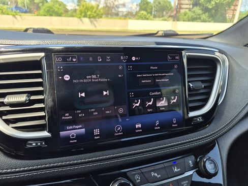 Used 2022 Chrysler Pacifica Touring-L w/ S Appearance Package FWD image 20