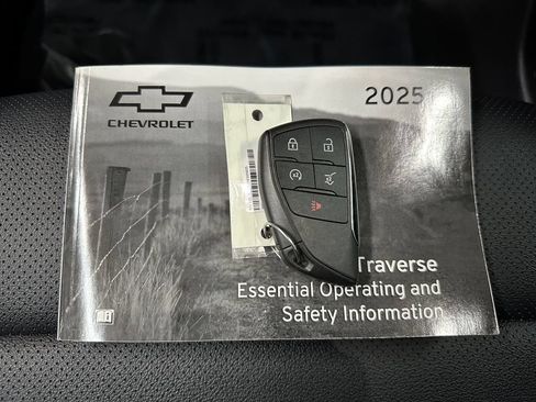 Used 2025 Chevrolet Traverse Z71 w/ Enhanced Driving Package AWD/4WD image 42