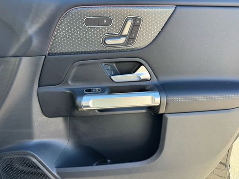 New 2025 Mercedes-Benz GLB 250 image 17