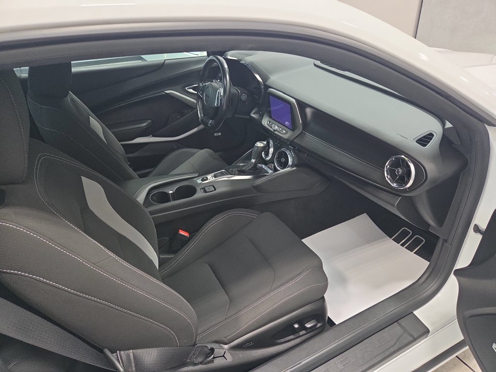 Used 2019 Chevrolet Camaro LT w/ Technology Package RWD image 15