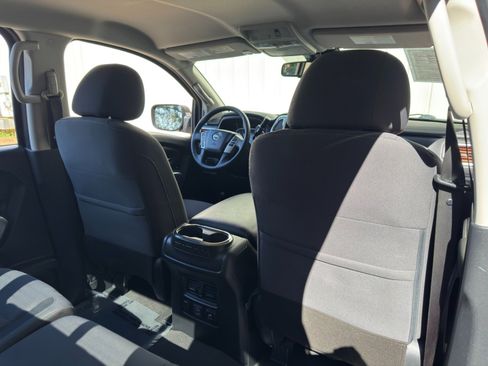 Used 2021 Nissan Titan SV w/ SV Convenience Package RWD image 31