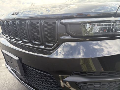 Certified 2022 Jeep Grand Cherokee Altitude AWD/4WD image 4