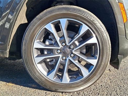 Used 2023 Jeep Grand Cherokee Overland w/ Luxury Tech Group IV image 8