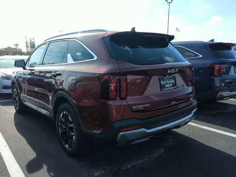 Certified 2025 Kia Sorento S w/ Panoramic Sunroof Package image 8