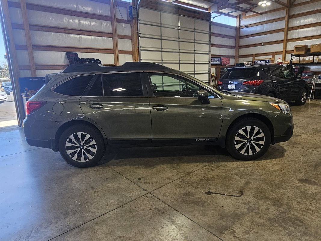 Used 2017 Subaru Outback 2.5i Limited AWD/4WD image 9