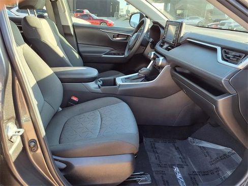 Used 2022 Toyota RAV4 XLE image 19