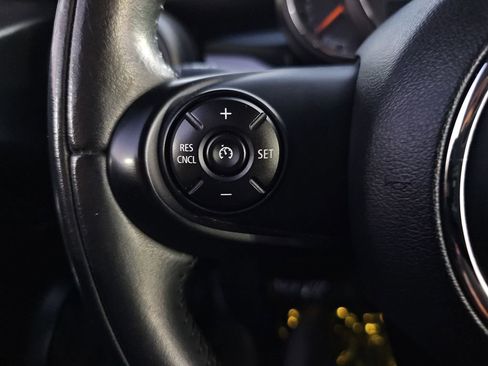 Used 2021 MINI Cooper 4-Door Hardtop image 11