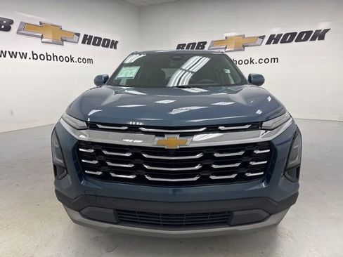 Used 2026 Chevrolet Equinox LT w/ Convenience Package II FWD image 2