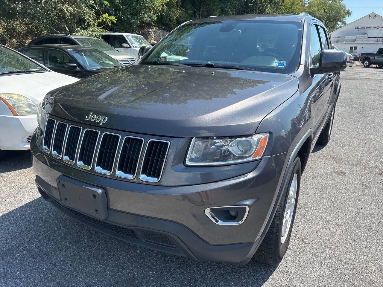 Used 2014 Jeep Grand Cherokee Laredo w/ Quick Order Package 23E AWD/4WD image 2