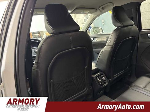 Used 2023 Volvo XC40 B5 Core w/ Convenience Package image 25