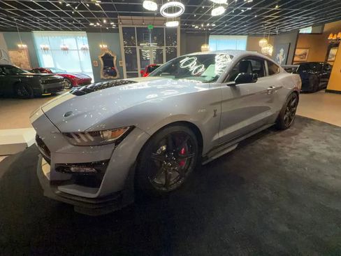 Used 2022 Ford Mustang Shelby GT500 w/ Carbon Fiber Track Pack RWD image 1