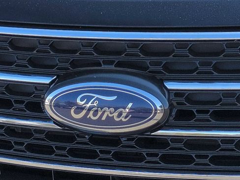 Used 2023 Ford Explorer XLT w/ Equipment Group 202A image 12