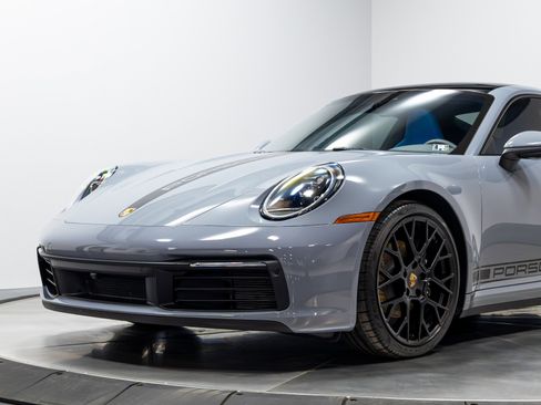 Used 2024 Porsche 911 Carrera image 4