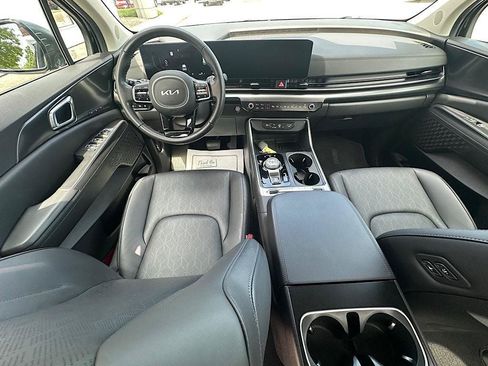Used 2025 Kia Carnival SX w/ SX Dark Edition Package FWD image 19