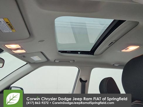 Used 2025 Hyundai Venue SEL FWD image 28