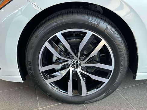 New 2025 Volkswagen Jetta SE FWD image 5