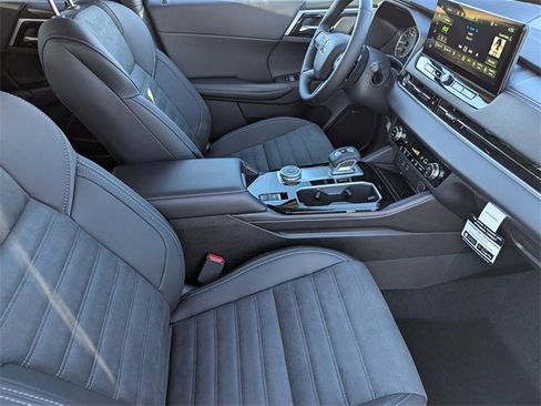 New 2025 Mitsubishi Outlander SE image 7